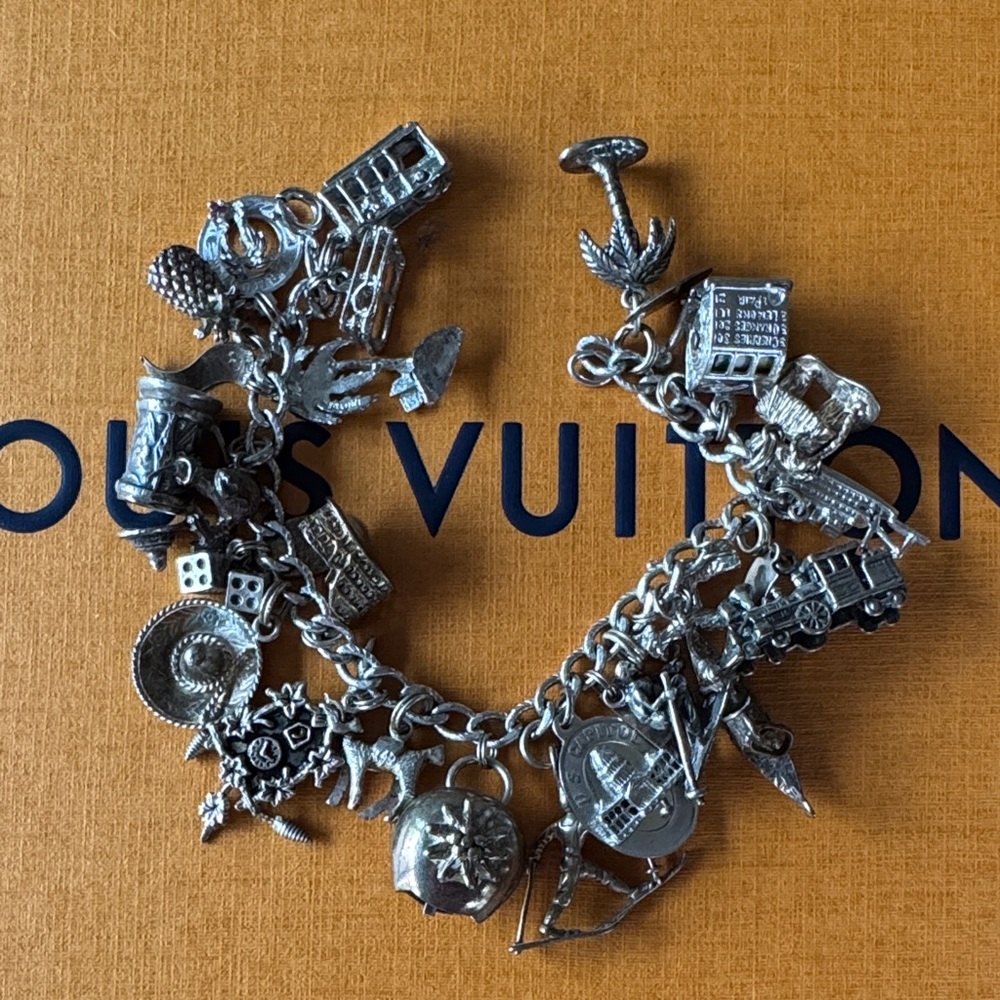 Vintage 50’s -‎ 60’s charm bracelet with 23 sterling silver charms